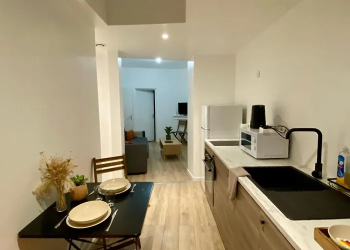 Acacia Terrasse*proche Centre-ville Et Chu Apartment *